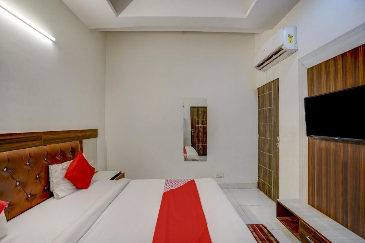 Oyo 78981 The Diamond Nest Νόιντα Εξωτερικό φωτογραφία