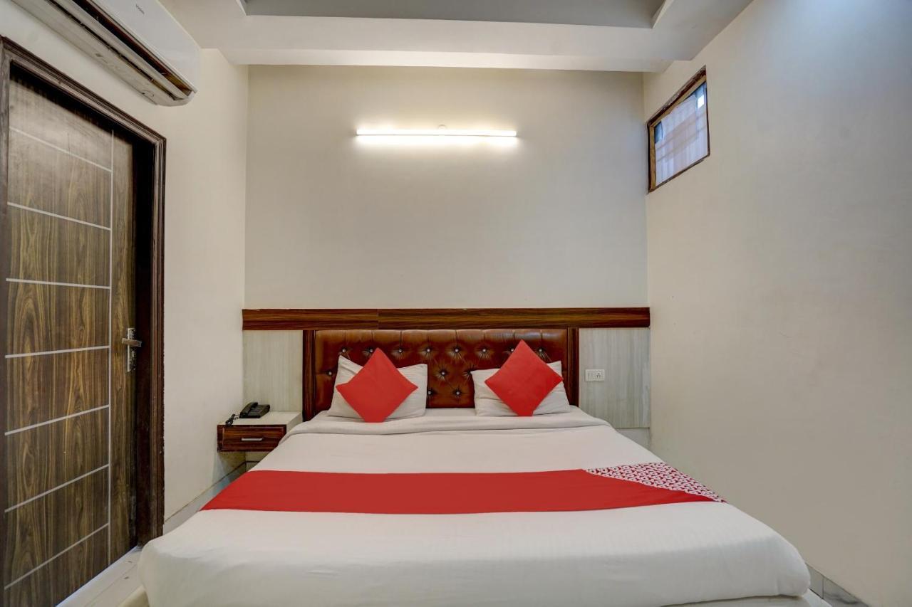 Oyo 78981 The Diamond Nest Νόιντα Εξωτερικό φωτογραφία
