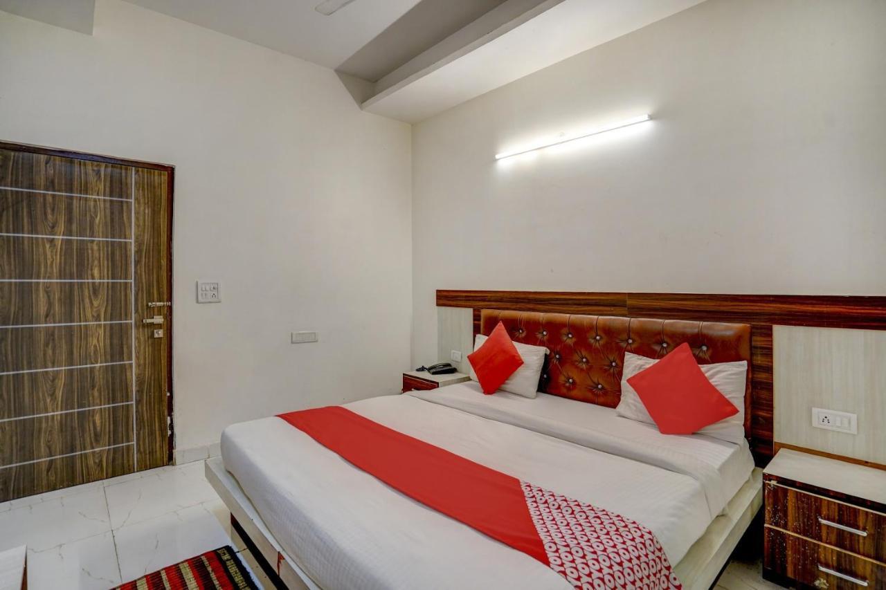 Oyo 78981 The Diamond Nest Νόιντα Εξωτερικό φωτογραφία