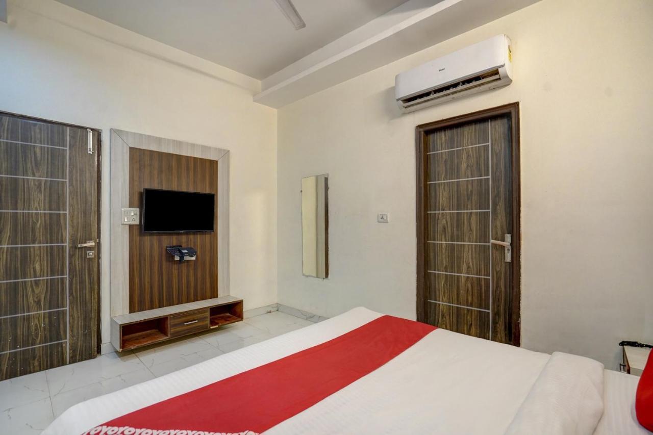 Oyo 78981 The Diamond Nest Νόιντα Εξωτερικό φωτογραφία