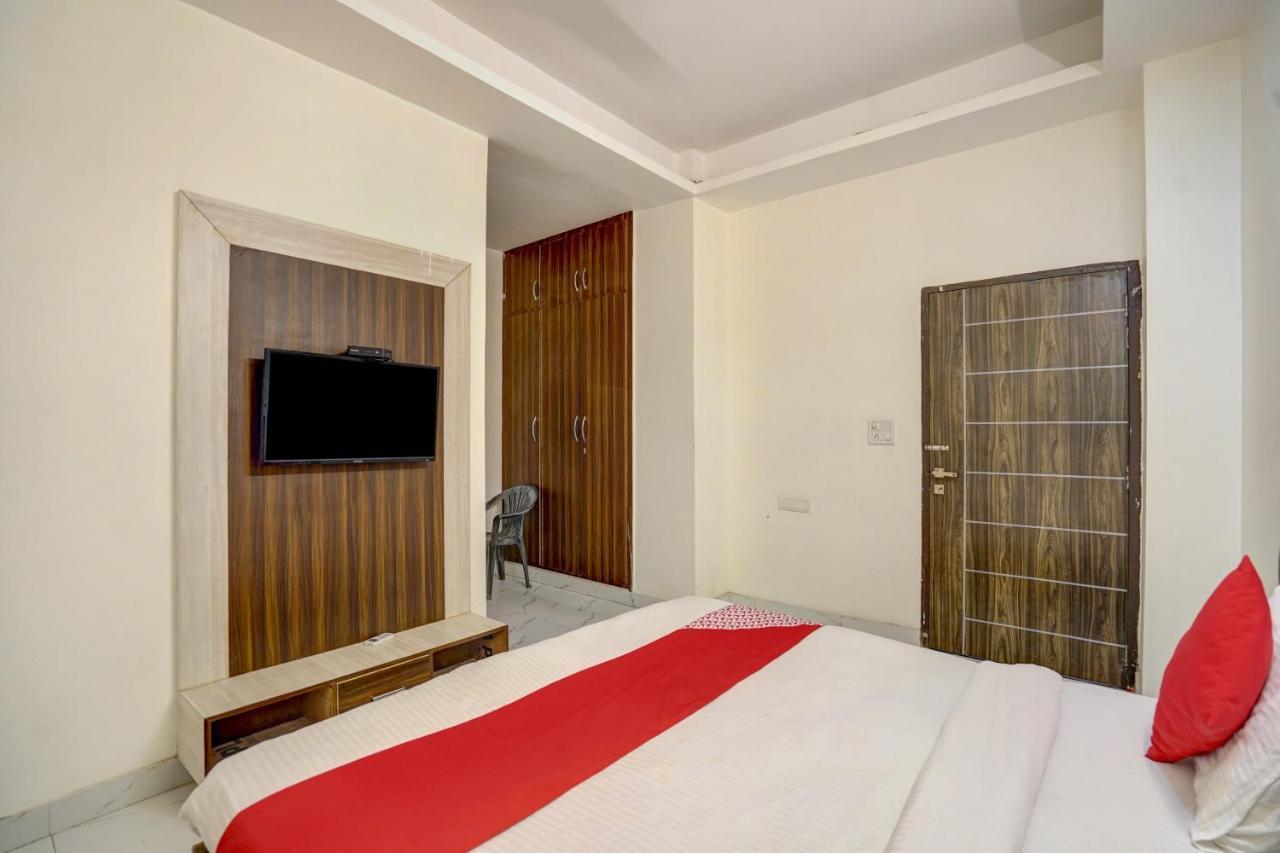 Oyo 78981 The Diamond Nest Νόιντα Εξωτερικό φωτογραφία