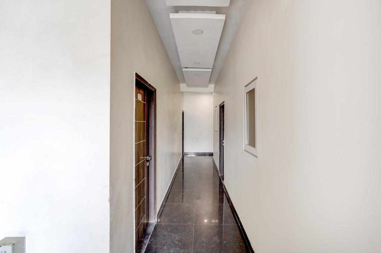 Oyo 78981 The Diamond Nest Νόιντα Εξωτερικό φωτογραφία